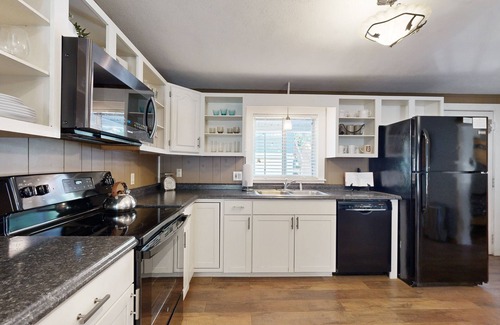 Bent Creek House | Renovated 2-story home and separate apartment near Asheville hiking and biking