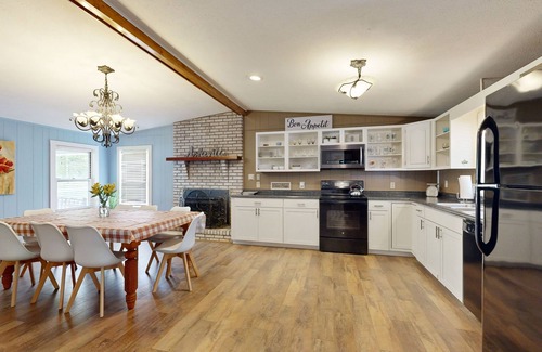 Bent Creek House | Renovated 2-story home and separate apartment near Asheville hiking and biking