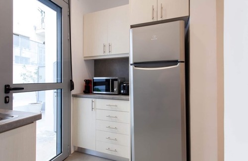 Neos Kosmos House | Renovated 2025 4 Bdr House Near Acropolis - New Beds Terrace Green Yard