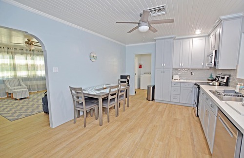 Spanish Wells House | Renovated 3 bedrooms/2 bath. 2-minute walk to the beach!