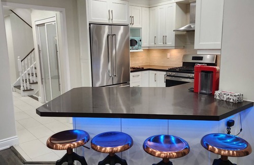 Mississauga House | Renovated 4-Bed Home with Party Basement in Heart of Mississauga & GTA