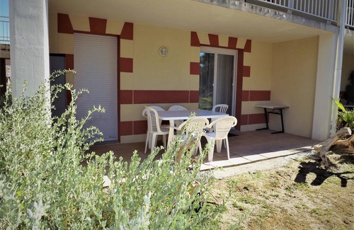 Le Verdon-sur-Mer Apartment | Renovated apartment for 6 people with swimming pool.