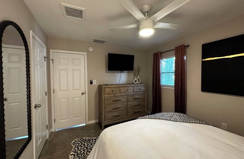 Historic District Apartment | Renovated apt walking distance to downtown