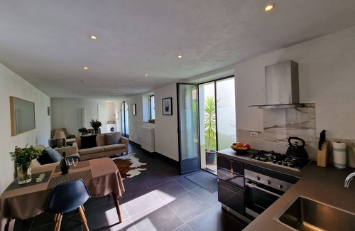 Gallicano House | Renovated Barn Apartment, Private Pool, Amazing Walking Routes, Near Restaurant