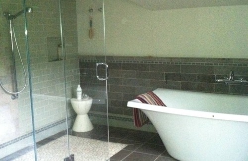 Richmond Other | Renovated Berkshires Farmhouse - minutes from hiking, swimming, and Tanglewood