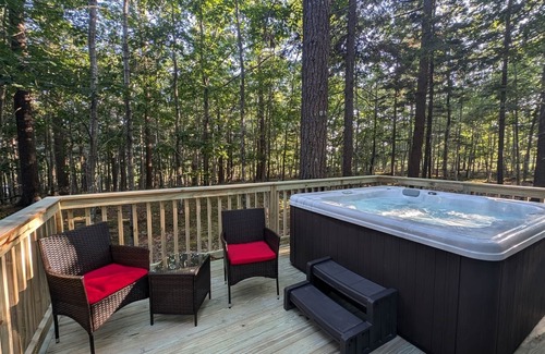 Bar Harbor Apartment | Renovated Cabin WITH HOT TUB Tucked in Pines Cabin 9