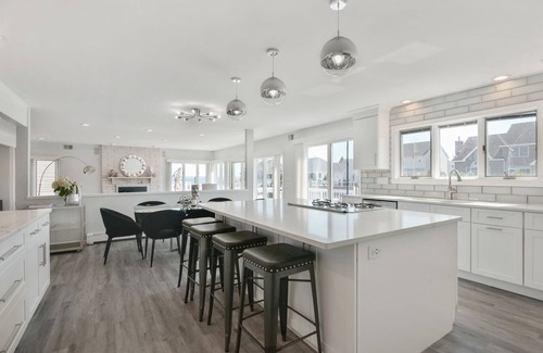 Point Pleasant - Toms River House | Renovated Contemporary with Bay views & Pool!
