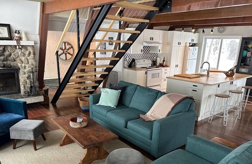 Sainte-Adele Ski Chalet | Renovated cosy cottage in the Laurentians, Quebec