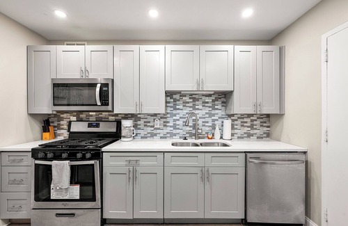 Peachtree Center Apartment | Renovated Downtown High Rise 2 Bedroom apartment with Free Parking- 2101