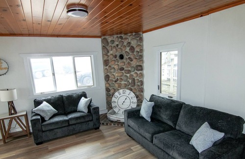 Pickett Other | Renovated Farmhouse w/ Game Room! Sleep 6!