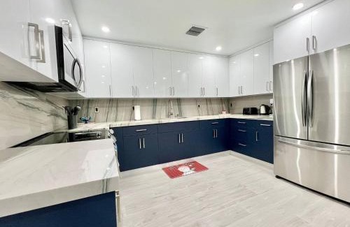 Ludlam Apartment | Renovated Grand Villa Paradise Amazing pool, BBQ & Ping Pong