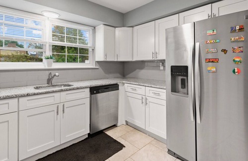 Grenloch House | Renovated Oasis/Private Patio & Grill Near Philly