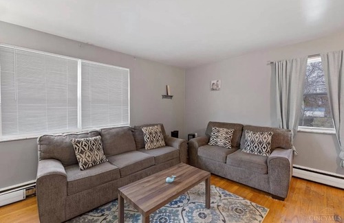 Finneytown Apartment | Renovated, Private Apt 15 mins from Cincy! pet friendly, long-term&short-term