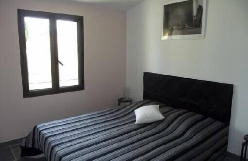 Camaret-sur-Aigues Other | Renovated Provencal house with swimming pool, garden & stunning view