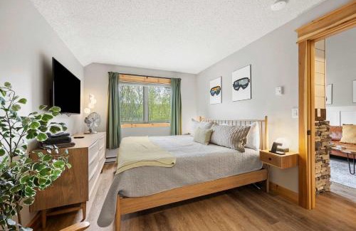 Ellicottville House | Renovated Ski In Out Condo King Bed Patio Grill