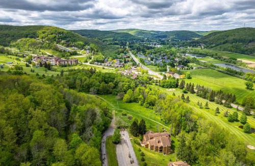 Ellicottville House | Renovated Ski In Out Condo King Bed Patio Grill