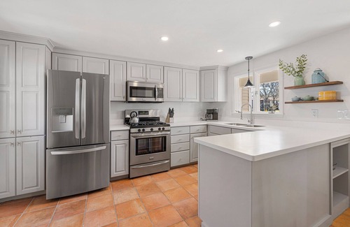 Harwich Port House | RENOVATED, Spacious, 4-bedroom, Dogs ok, Minutes from Beaches