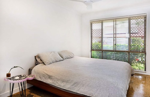 Benowa House | Renovated townhouse 1 bedroom