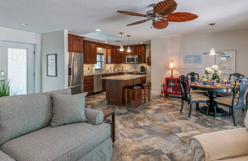 Mount Dora House | RENT 2 nights Get 1 night FREE! Pristine lodging! 5min to DT Mt. Dora!