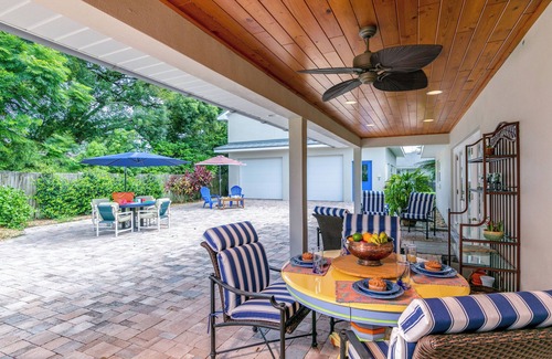 Mount Dora House | RENT 2 nights Get 1 night FREE! Pristine lodging! 5min to DT Mt. Dora!