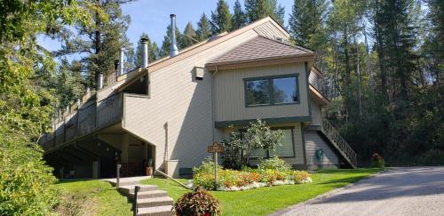 East Kootenay Resort | Rent 2400 - Month! or 179 Nightly! Sept 23-Dec 18 - Akiskinook Beach Resort - 1 Br Condo - Sandy Beach, Pool, Hot Tub, Tennis, Pickle, Basket Ball, Squash, Playground, Golf, Hike, Bike