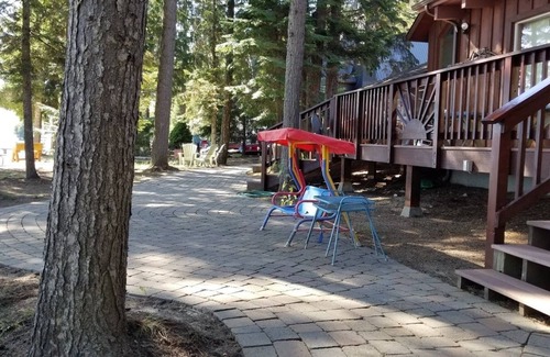 Coolin House | Rent a Local Artist's studio home on Steamboat Bay on Beautiful Priest Lake, ID