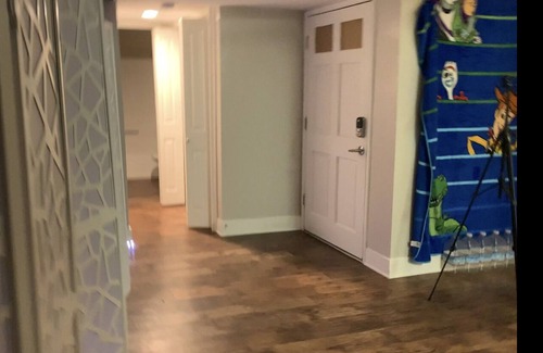 Calabasas Apartment | Rent room with DOOR LOCK in 2bed/2bath Calabasas w Pool,Jacuzzi,Gym,Tennis Court