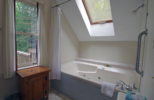 Wilmington House | Rent the Carriage House at The WiIlmington Inn-all property amenities included!