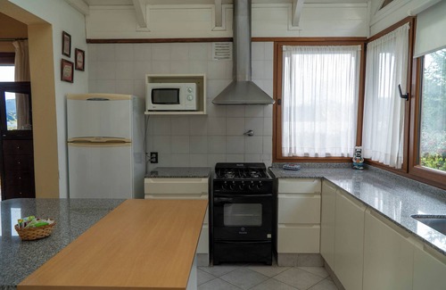 Angostura Apartment | Rent Up -Casa junto al lago Nahuel Huapi