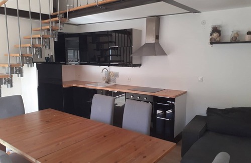 Stains Apartment | Rental-Classic-Ensuite with Shower-Garden view-Chez Polo