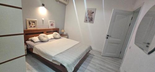 Chisinau Apartment | RentHouse Apart-Hotel Room #9