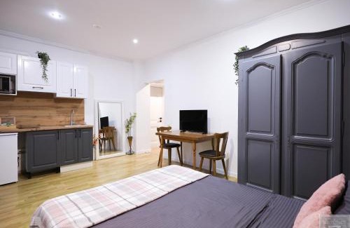 Chisinau Apartment | RentHouse Apart-Hotel Room #11