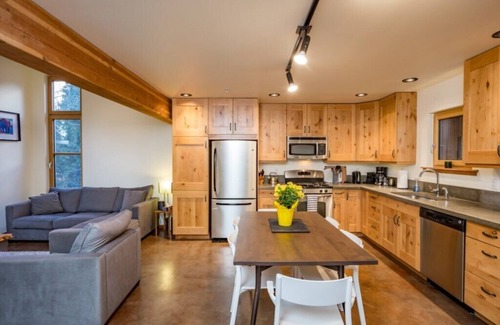 Rossland House | Representing the Art of Mountain Living.