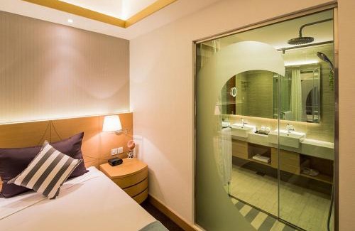 Queenstown Hotel | Republic of Singapore Yacht Club
