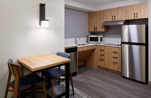 Northeast Mississauga Hotel | Residence Inn by Marriott Mississauga - Airport Corporate Centre West