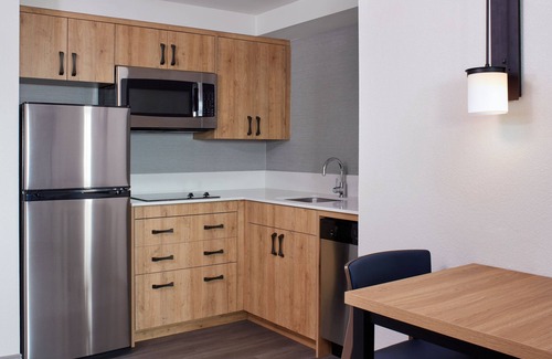 Northeast Mississauga Hotel | Residence Inn by Marriott Mississauga - Airport Corporate Centre West