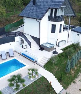 Tuzla Canton Villa | Residence La Femme