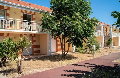 Le Verdon-sur-Mer Apartment | Residence Les Alcyons* - 3 rooms 8 people