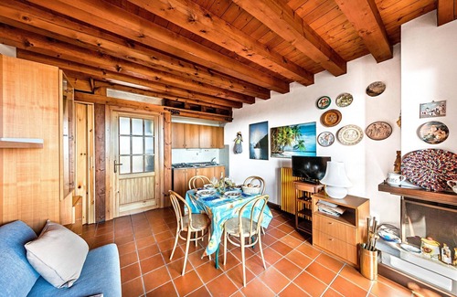 Moniga del Garda Apartment | Residence Moniga Porto 1 08 Apartment by Wonderful Italy