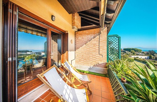 Moniga del Garda Apartment | Residence Moniga Porto 1 08 Apartment by Wonderful Italy