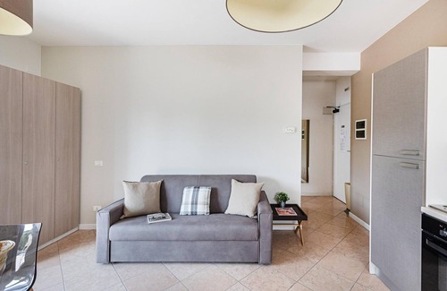 Desenzano del Garda Apartment | Residenza Miralago With Pool - Studio Apartment With City View