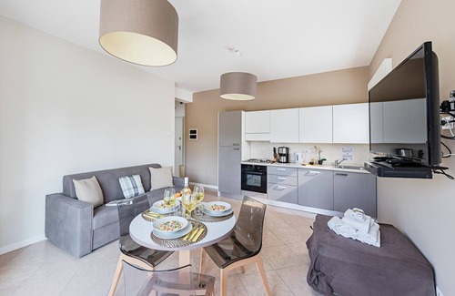 Desenzano del Garda Apartment | Residenza Miralago With Pool - Studio Apartment With City View