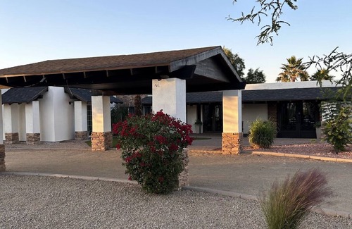Glendale House | Resort backyard with heated pool