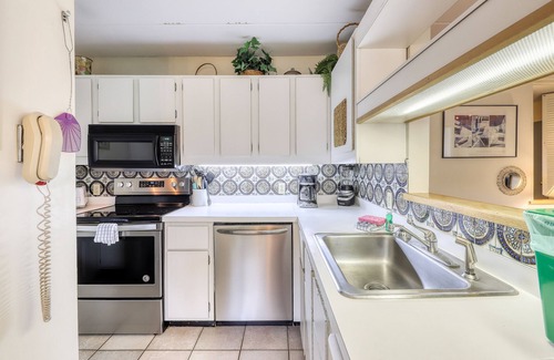 Warren Condo | Resort condo with 3 pools, hot tub, sports courts, & convenient ski access