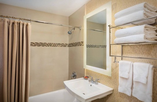 San Diego Hotel | Resort King, Bahia Resort Hotel, Heated Pool, Private Beach, Near SeaWorld