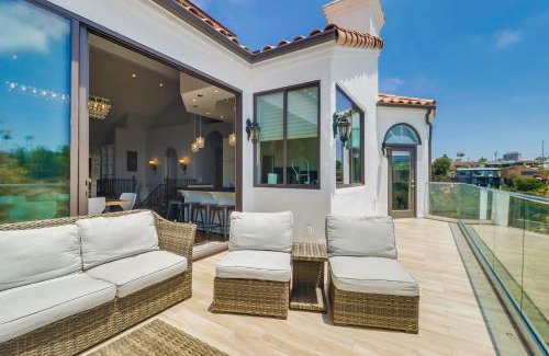 Middletown House | Resort Living: Hoops Outdoor Bar Views PoolSpa