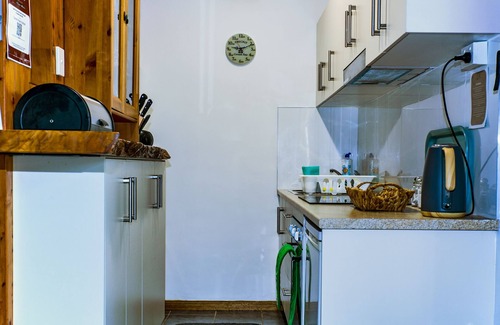 Mooloolah Valley House | Resort Style Accommodation