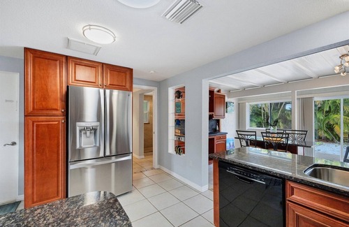 South Venice House | Resort-style living without the crowd - 5 min from the beach!
