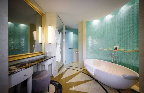Resorts World Sentosa Hotel | Resorts World Sentosa - Crockfords Tower