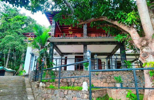 Koslanda Bed & Breakfast | 'Rest in Love' Rock Bangalow